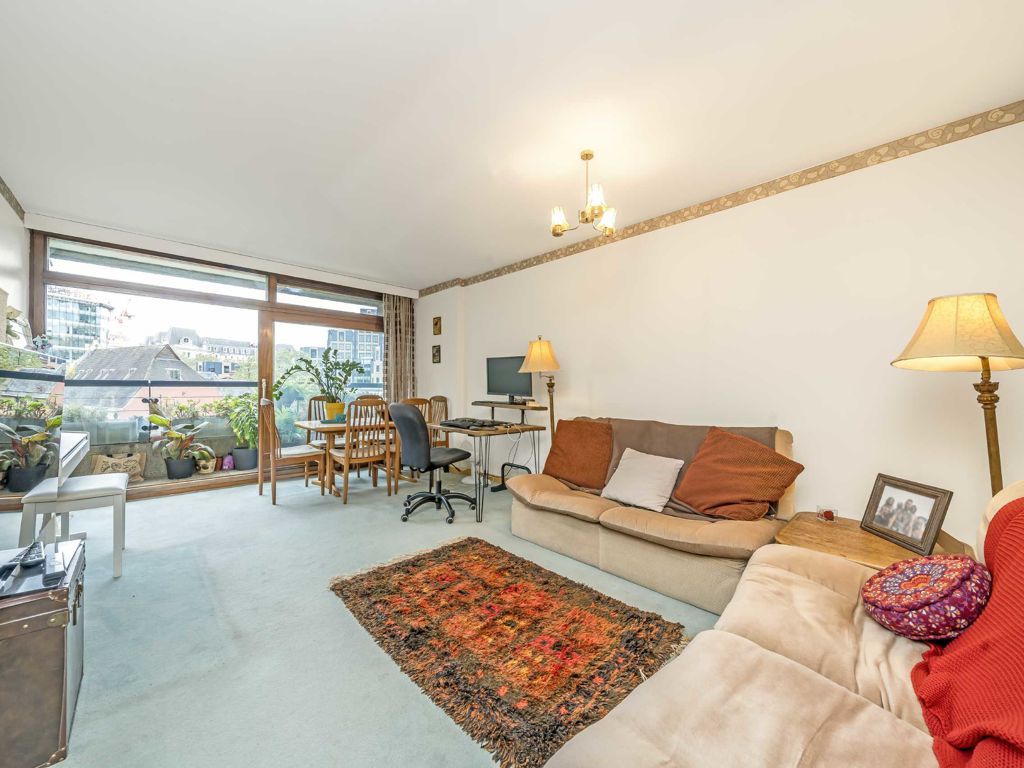 2 bed flat for sale in Barbican, London EC2Y, £895,000