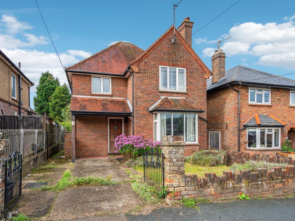 3 bed detached house for sale in Lowndes Avenue, Chesham, Buckinghamshire HP5, £499,950
