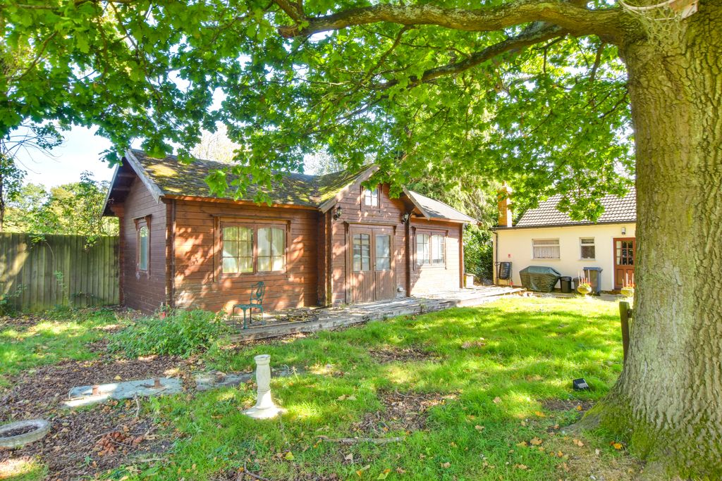 4 bed detached bungalow for sale in Canfield Road, Takeley, Bishop's Stortford CM22, £895,000