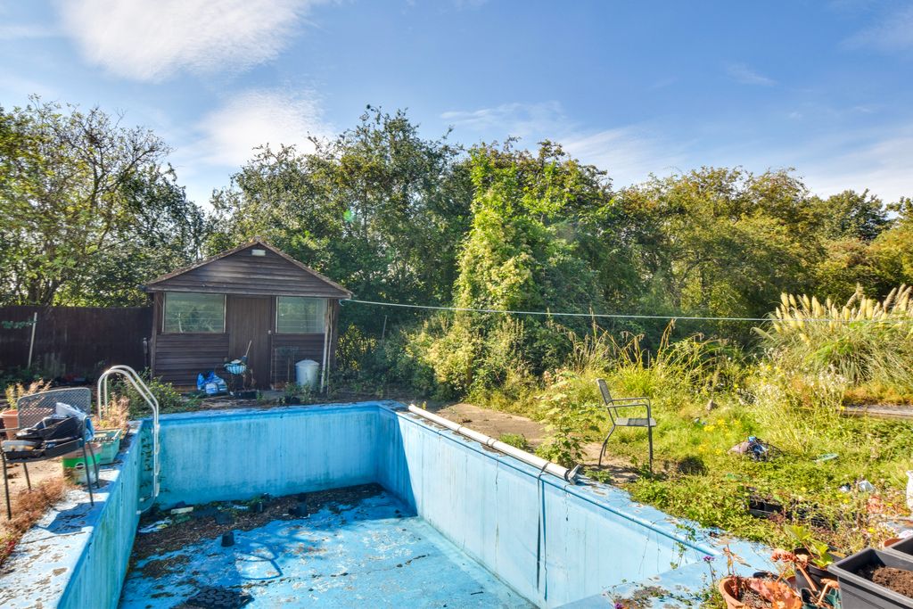 4 bed detached bungalow for sale in Canfield Road, Takeley, Bishop's Stortford CM22, £895,000