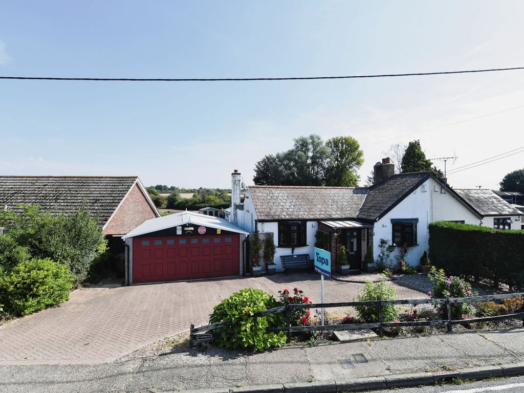 2 bed bungalow for sale in Main Road, Howe Street, Chelmsford CM3, £525,000
