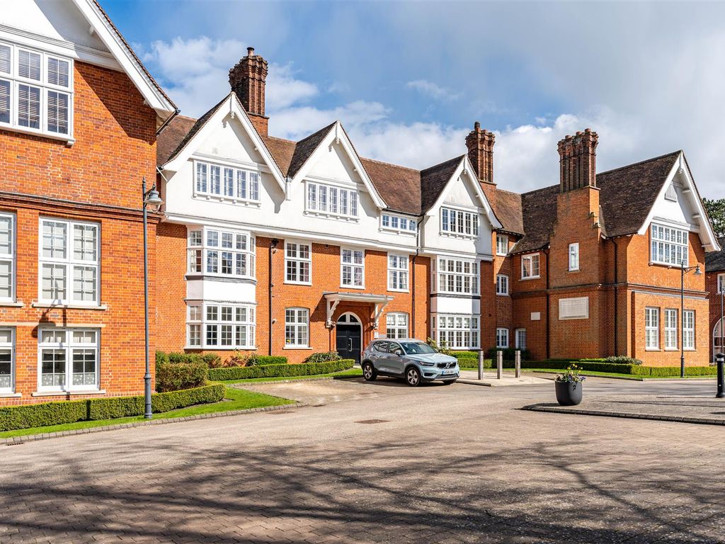 3 bed flat for sale in South Road, Saffron Walden CB11, £520,000