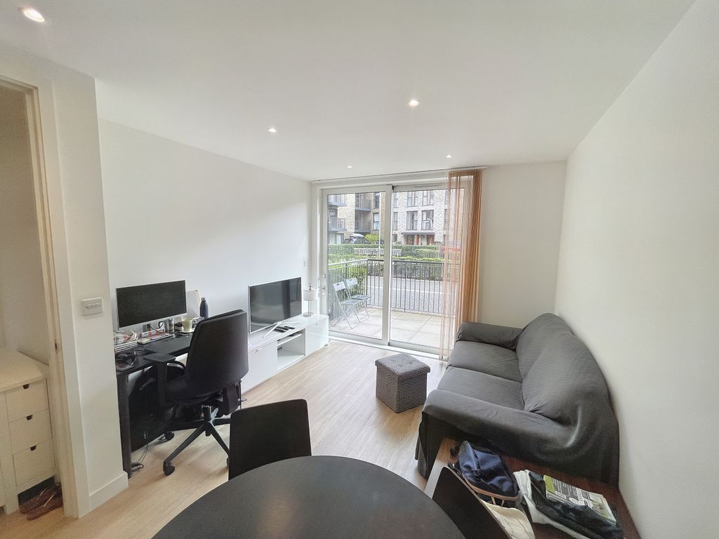 1 bed flat to rent in Whiting Way, London SE16, £1,820 pcm