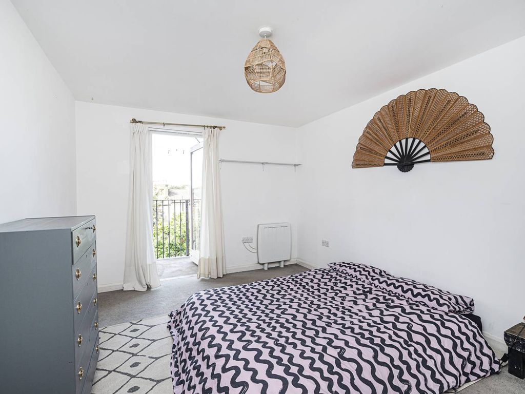 1 bed flat for sale in Pembury Place, Hackney, London E5, £400,000