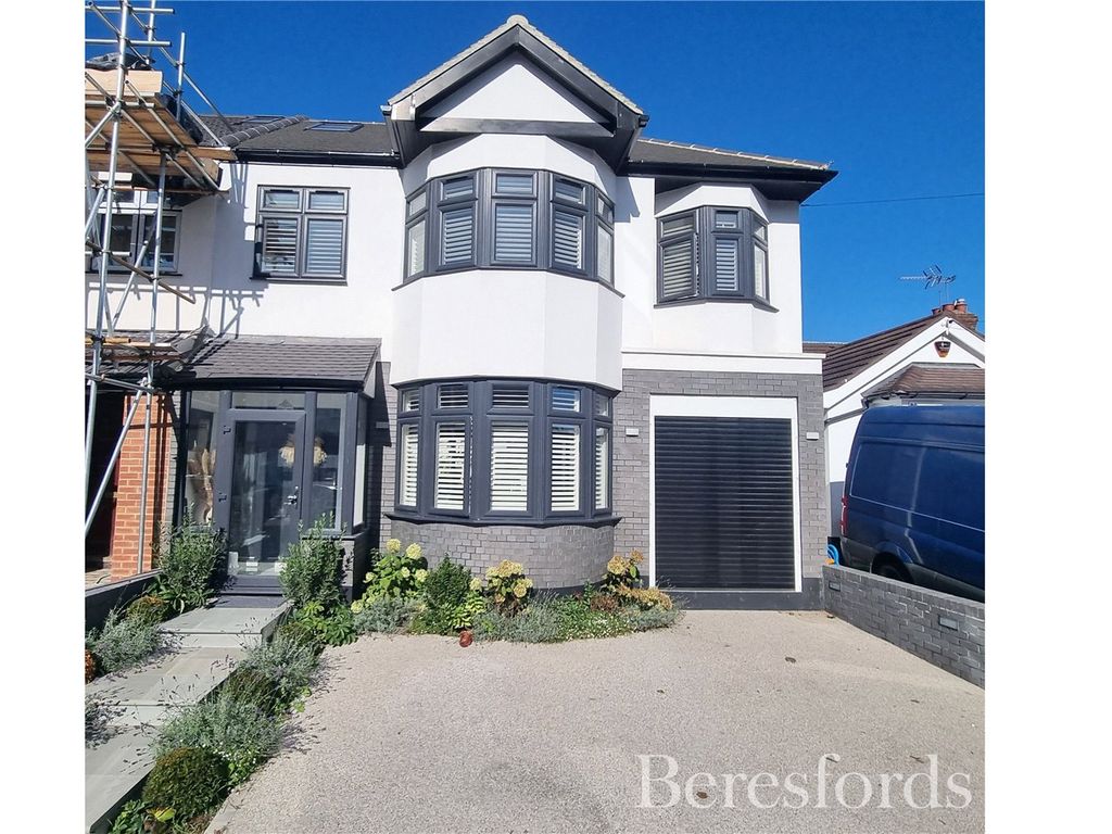 6 bed semi-detached house for sale in Parkside Avenue, Romford RM1, £800,000