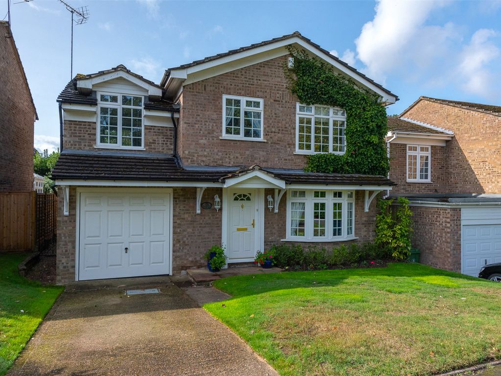 5 bed detached house for sale in Old Portsmouth Road, Camberley GU15, £675,000