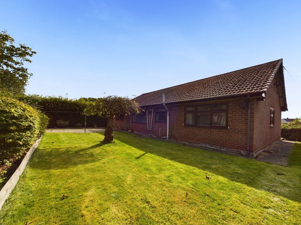 3 bed bungalow for sale in Pool Lane, Thornton-Le-Moors, Chester CH2, £392,000