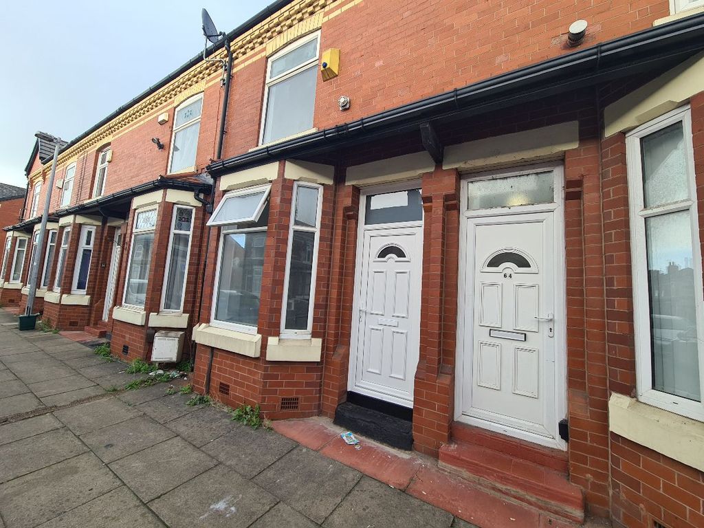 2 bed terraced house to rent in Blandford Road, Salford M6, £895 pcm