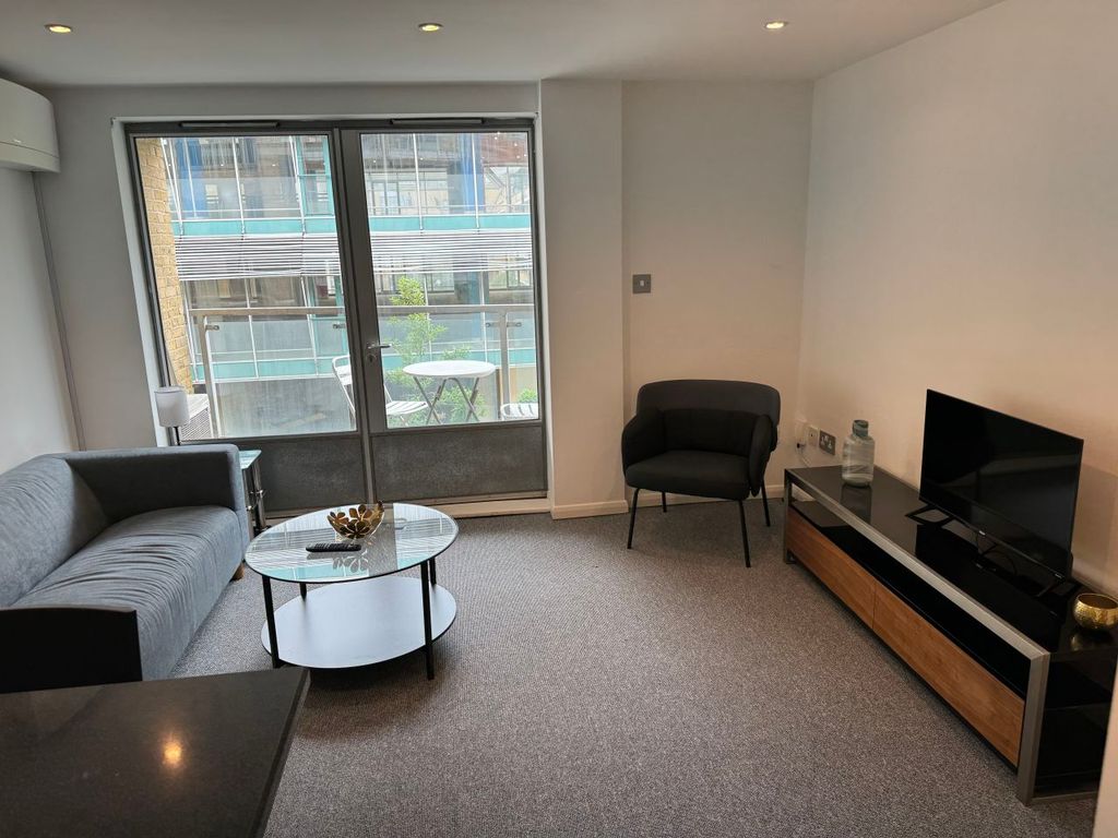 1 bed flat to rent in Westminster Bridge Road, London SE1, £3,500 pcm