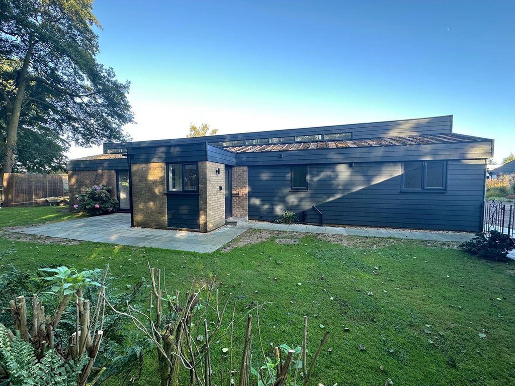 3 bed detached bungalow for sale in Parkhill, Middleton, King's Lynn PE32, £369,995