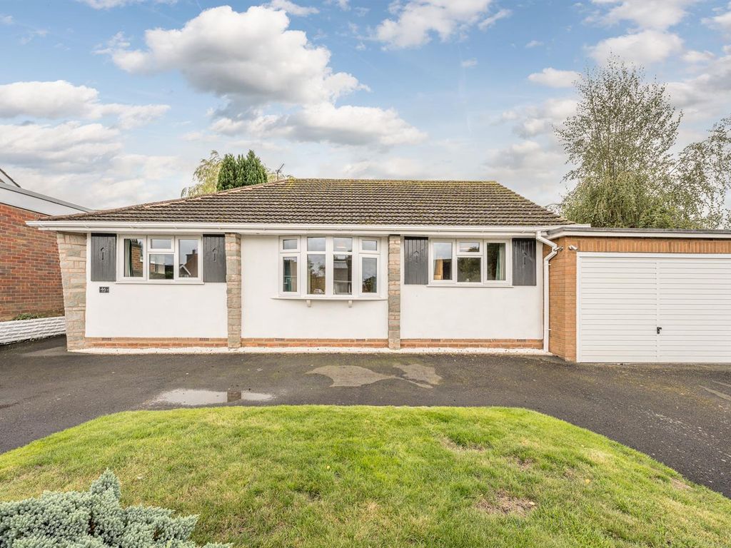 3 bed detached bungalow for sale in The Wold, Claverley WV5, £550,000