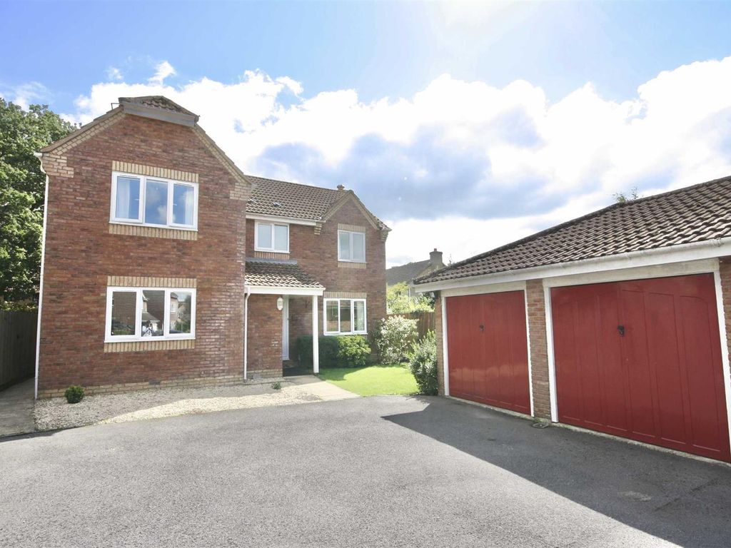 4 bed detached house for sale in Thomas Mead, Pewsham, Chippenham SN15, £475,000