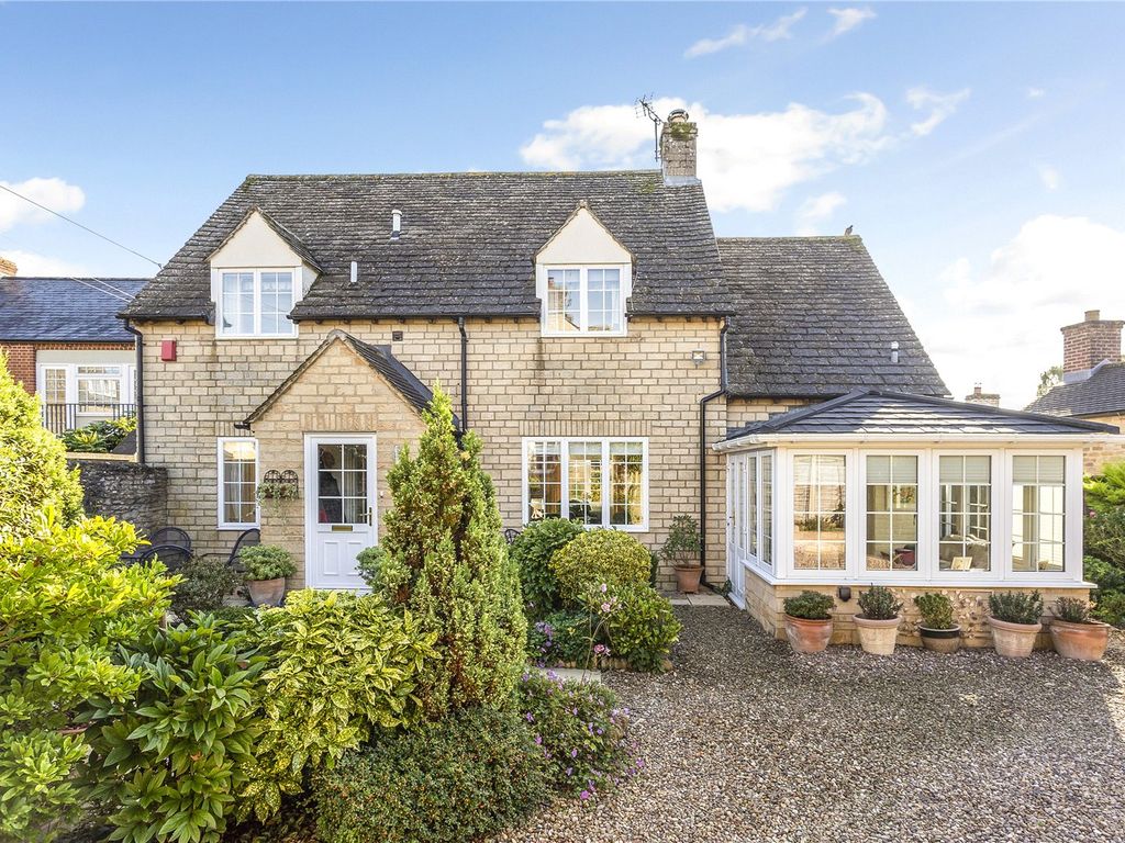 3 bed detached house for sale in Shepherds Way, Stow On The Wold, Cheltenham, Gloucestershire GL54, £595,000