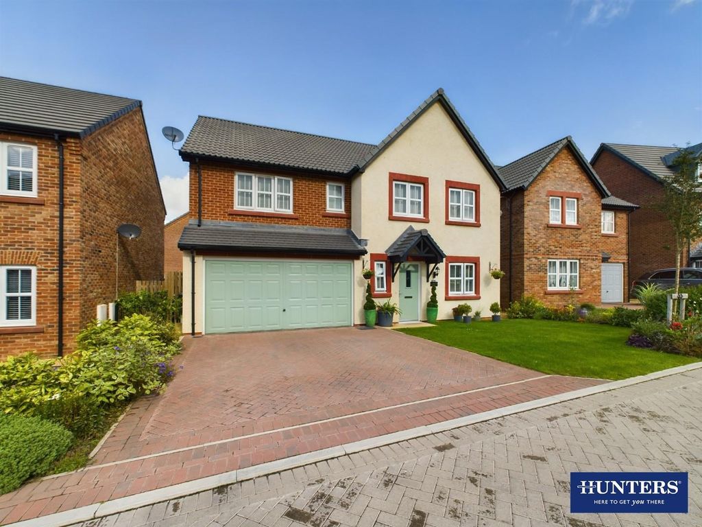 5 bed detached house for sale in Pepperill Place, Brampton CA8, £450,000