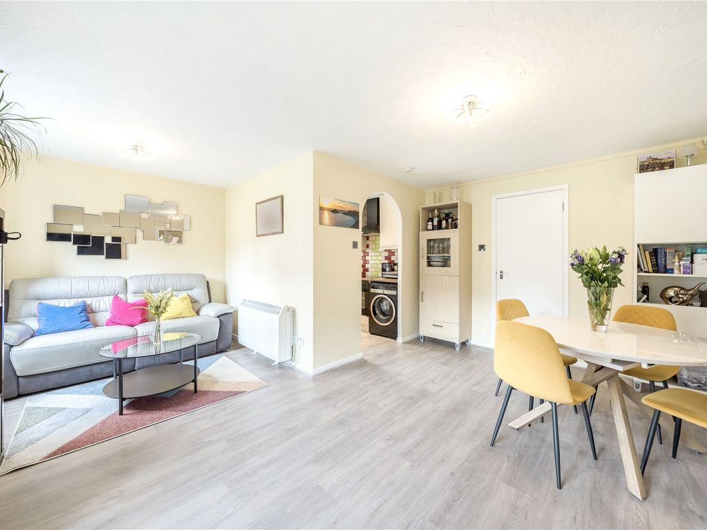 2 bed flat for sale in Sterling Gardens, New Cross SE14, £350,000
