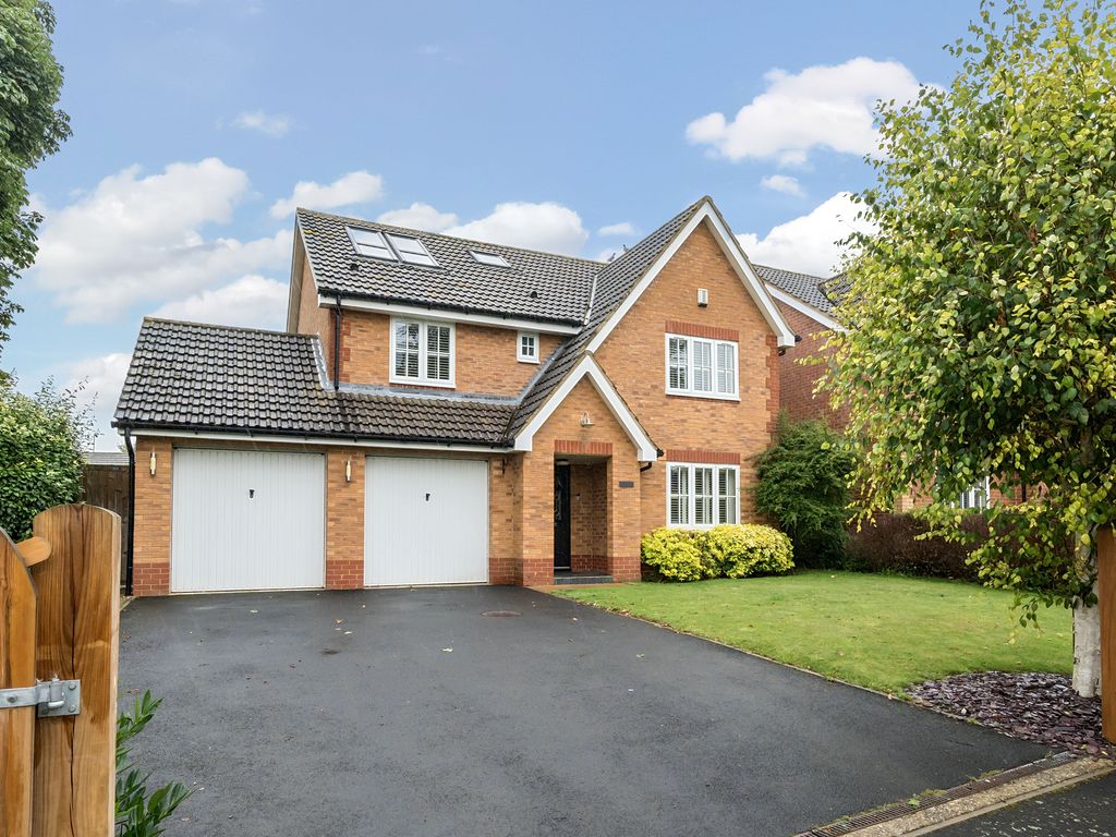 5 bed detached house for sale in Creslow Way, Stone, Buckinghamshire HP17, £735,000