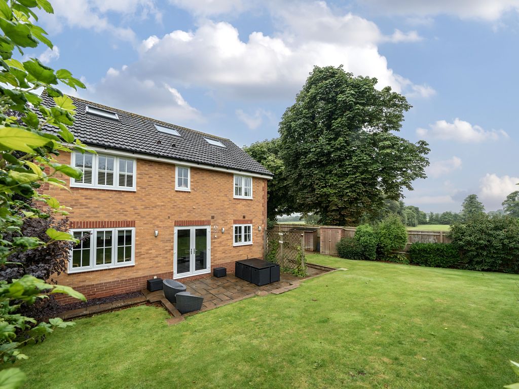 5 bed detached house for sale in Creslow Way, Stone, Buckinghamshire HP17, £735,000