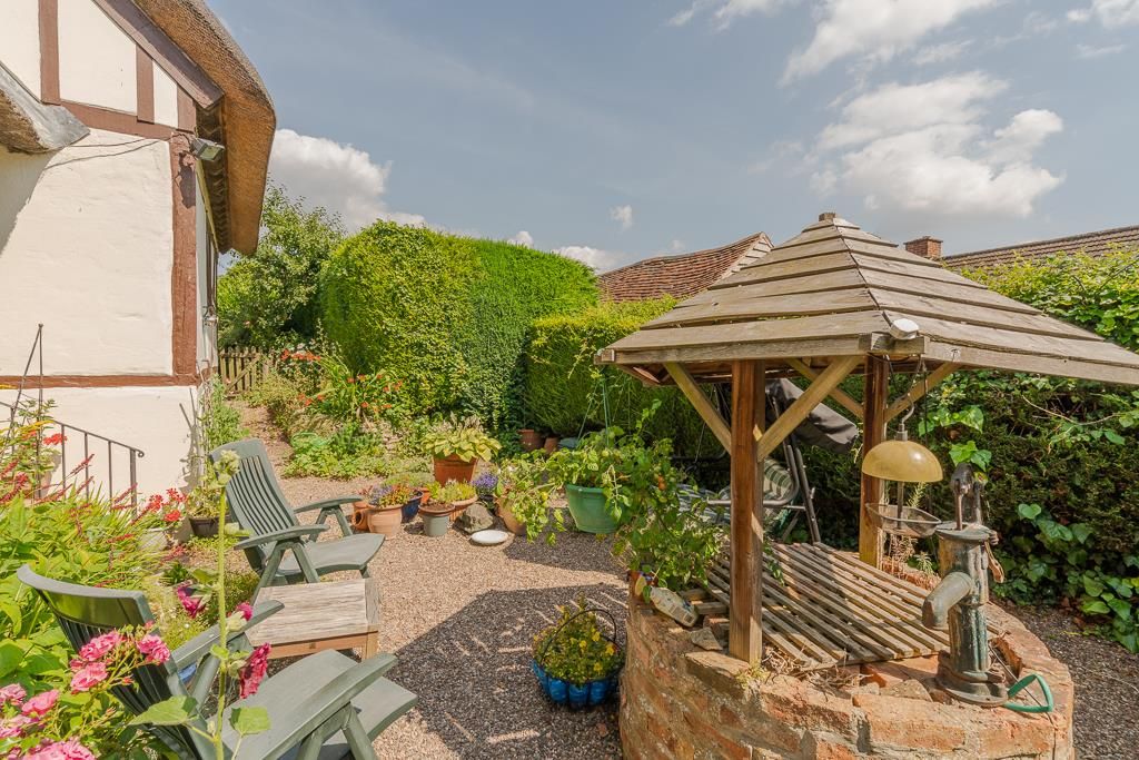 3 bed detached house for sale in Hillend, Twyning, Tewkesbury GL20, £450,000