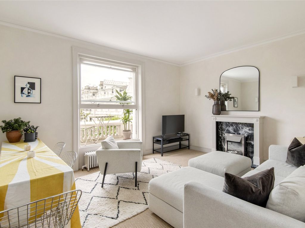 2 bed flat for sale in Pembridge Square, Notting Hill, London W2, £1,295,000