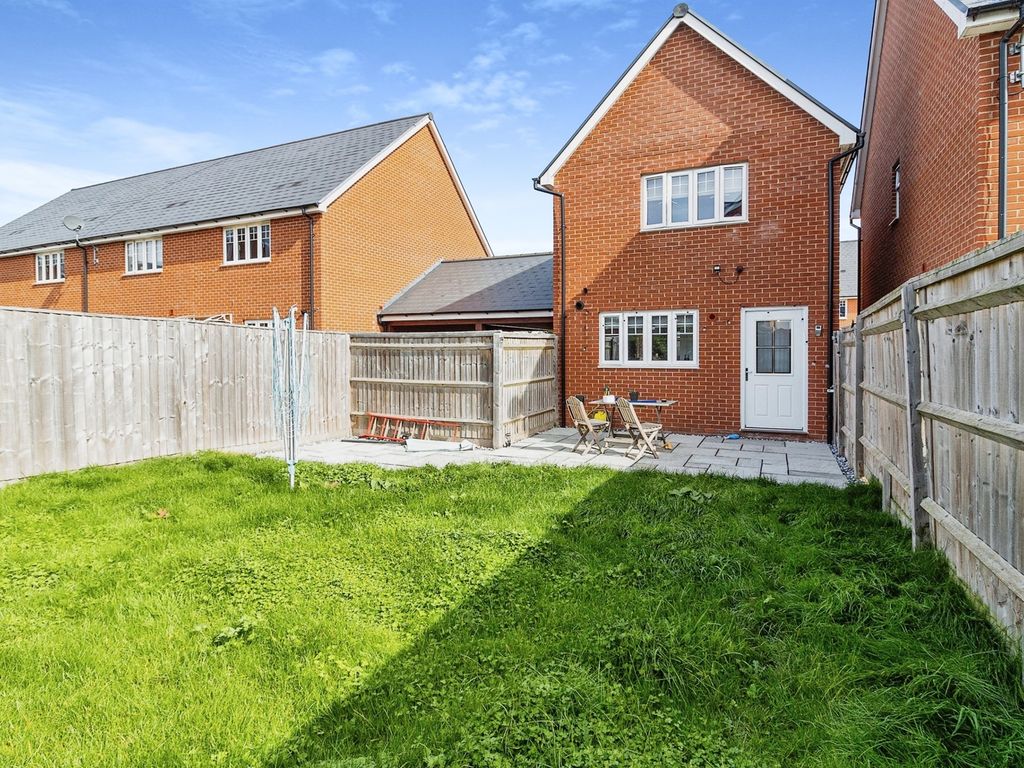 2 bed detached house for sale in Maybrick Road, Broughton, Aylesbury HP22, £375,000