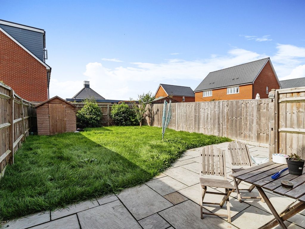 2 bed detached house for sale in Maybrick Road, Broughton, Aylesbury HP22, £375,000