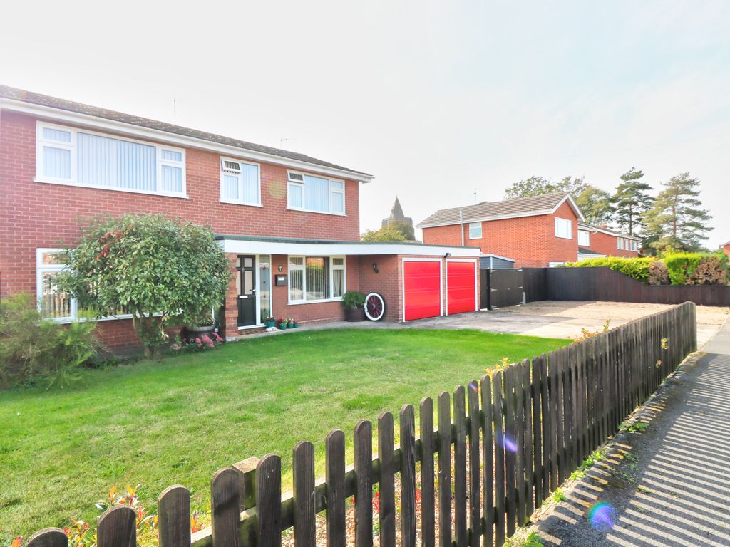 4 bed detached house for sale in St. Guthlacs Close, Crowland, Peterborough PE6, £425,000