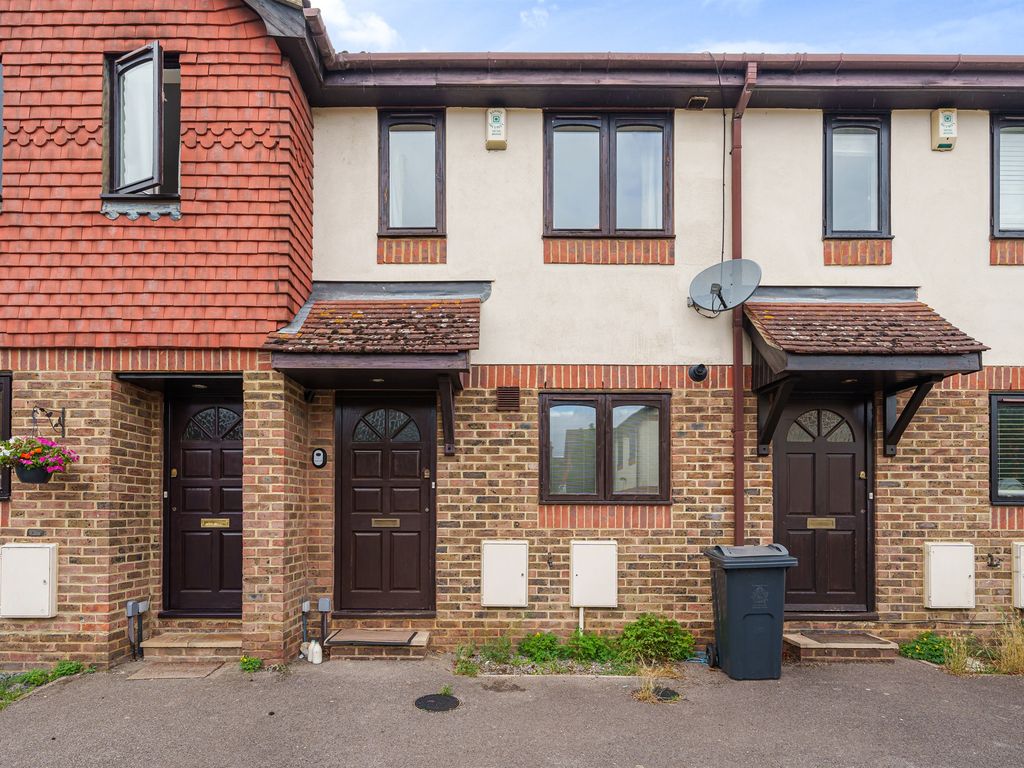 2 bed terraced house for sale in The Wickets, Maidenhead SL6, £450,000