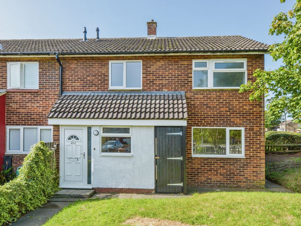 3 bed end terrace house for sale in Broadwater Crescent, Stevenage SG2, £335,000