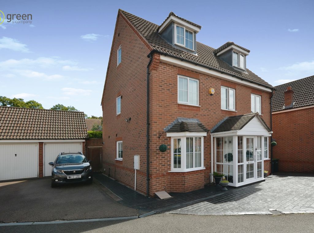 5 bed detached house for sale in David Harman Drive, West Bromwich B71, £525,000