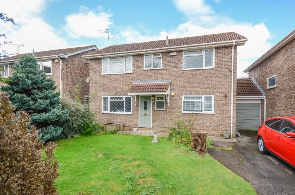 4 bed link-detached house for sale in Meadow Close, Downend BS16, £435,000