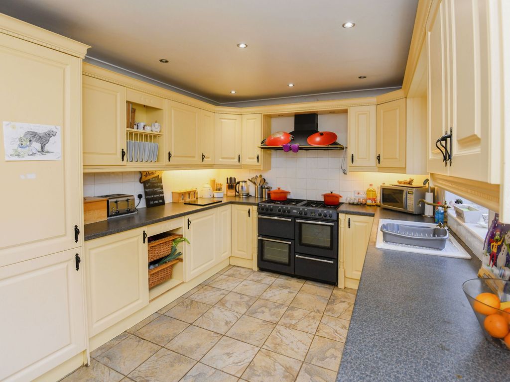 5 bed detached house for sale in Partney Road, Spilsby PE23, £395,000