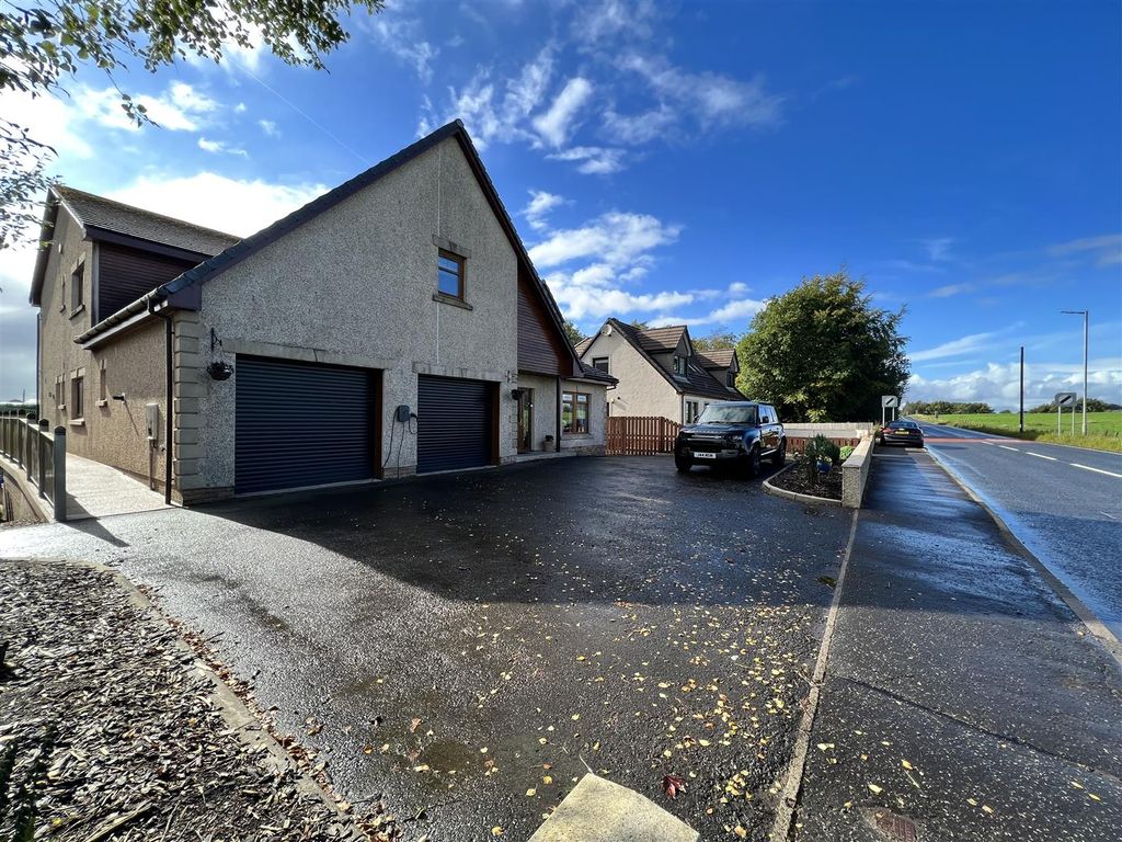 6 bed detached house for sale in Glasgow Road, Chapelton, Strathaven ML10, £450,000