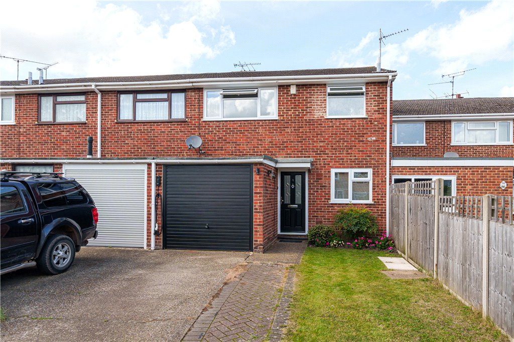 3 bed terraced house for sale in Hamble Avenue, Blackwater, Camberley GU17, £425,000