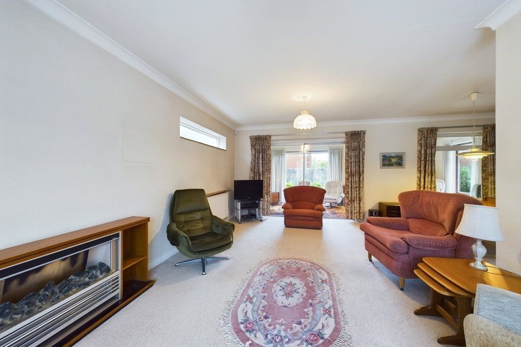 4 bed detached house for sale in Stevens Close, Pinner HA5, £849,950