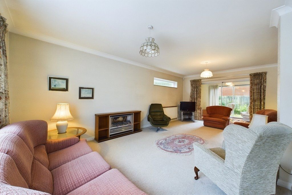 4 bed detached house for sale in Stevens Close, Pinner HA5, £849,950