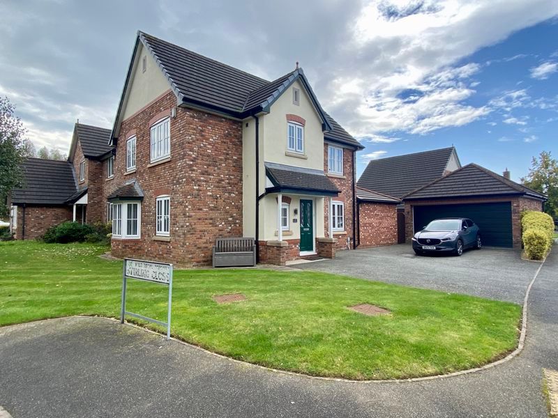 4 bed detached house for sale in Stirling Close, Kingsmead CW9, £480,000