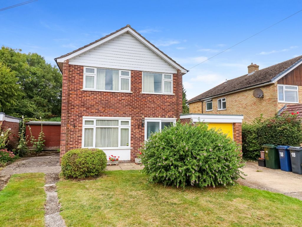 3 bed detached house for sale in The Warren, Chesham HP5, £675,000