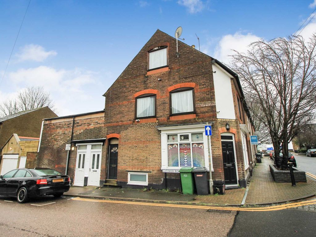 Detached house to rent in Hibbert Street, Luton LU1, £800 pcm