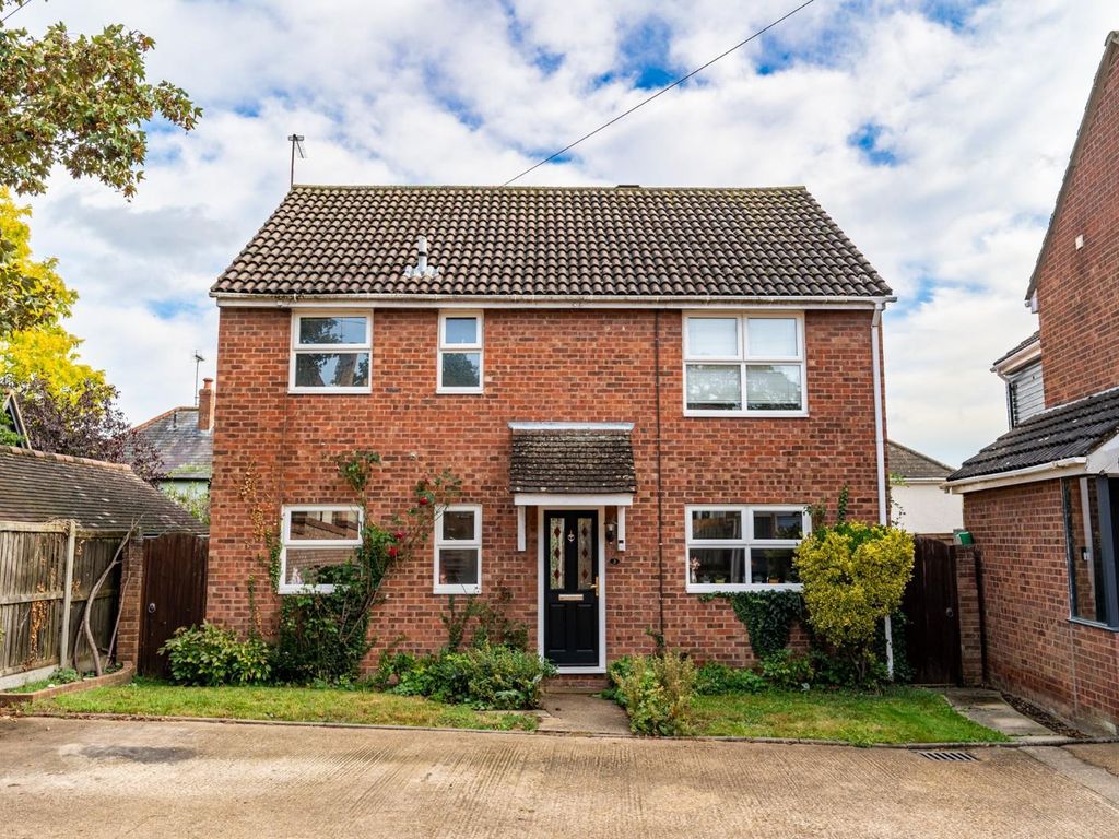 3 bed detached house for sale in The Maltings, Dunmow, Essex CM6, £400,000