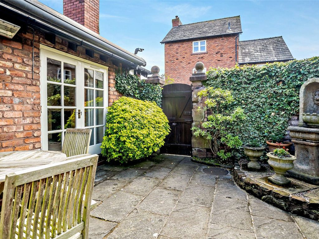 3 bed detached house for sale in High Street, Tarporley, Cheshire CW6, £595,000