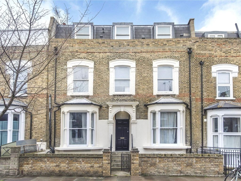 3 bed flat for sale in Foulden Road, London N16, £550,000