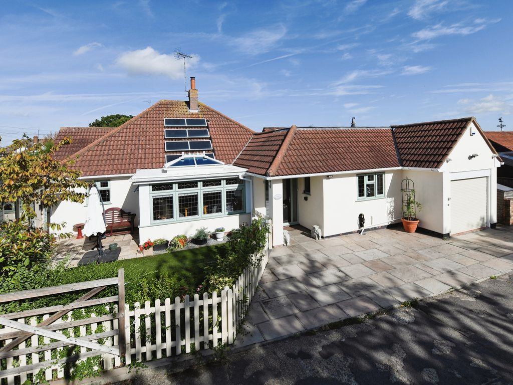 3 bed bungalow for sale in Salmonds Grove, Ingrave, Brentwood CM13, £700,000