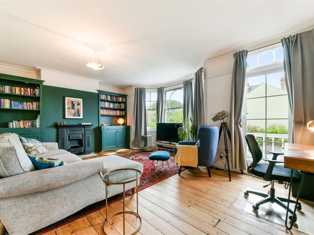 2 bed flat for sale in Stanton Road, London SW20, £665,000