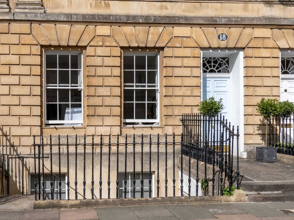 3 bed maisonette to rent in Great Pulteney Street, Bath BA2, £3,950 pcm