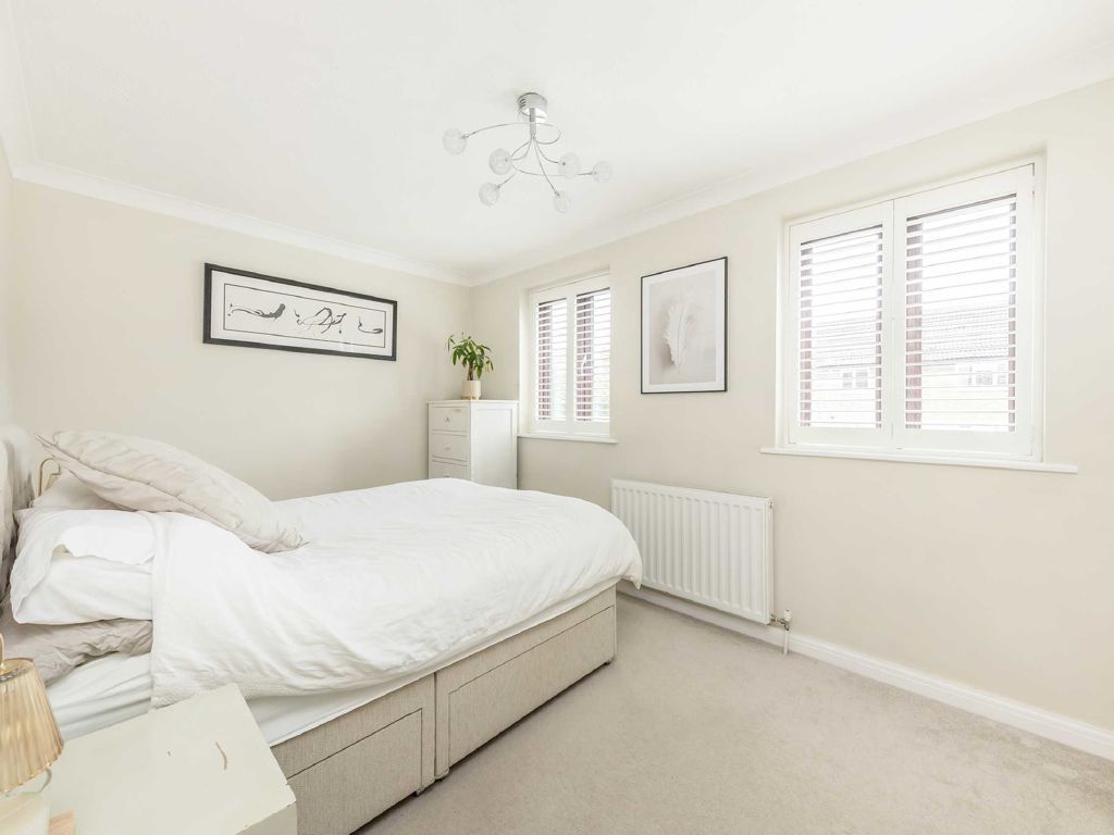 1 bed flat for sale in Rosethorn Close, London SW12, £325,000