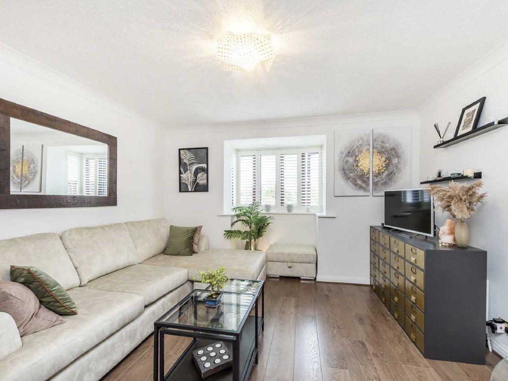 1 bed flat for sale in Rosethorn Close, London SW12, £325,000