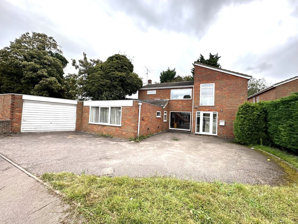 4 bed detached house for sale in Ivel Gardens, Biggleswade SG18, £550,000