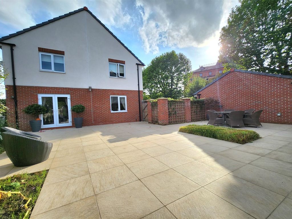 4 bed detached house for sale in Wade Avenue, Warrington WA4, £449,950