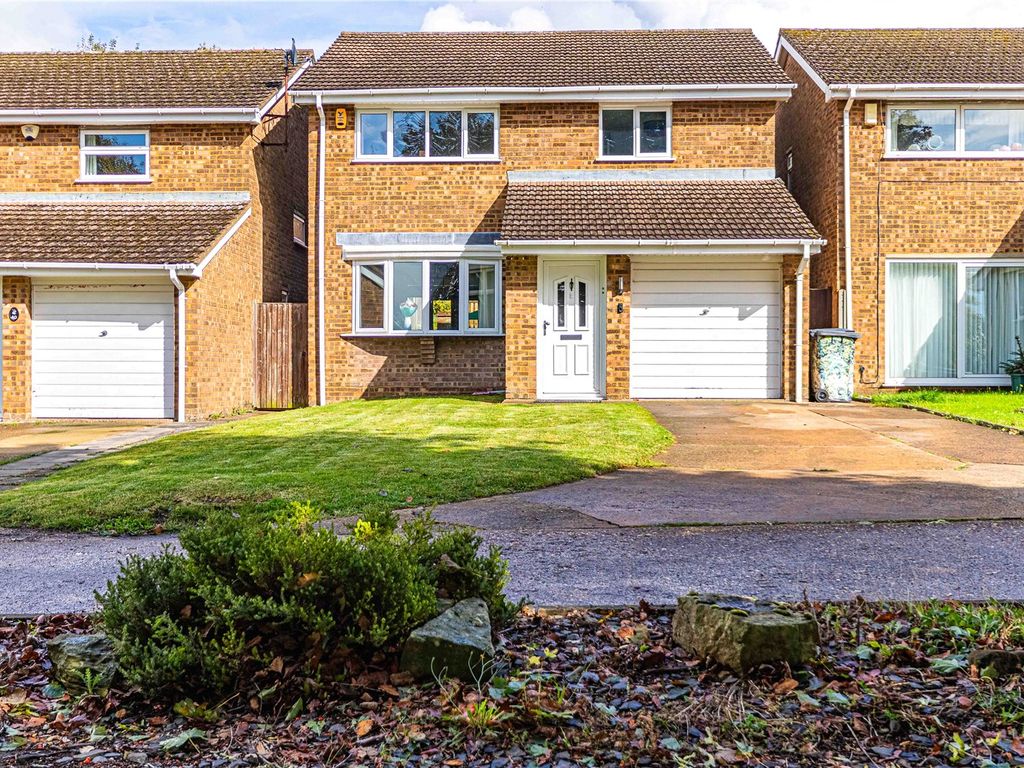 4 bed detached house for sale in Crosslands, Caddington, Central Bedfordshire LU1, £475,000