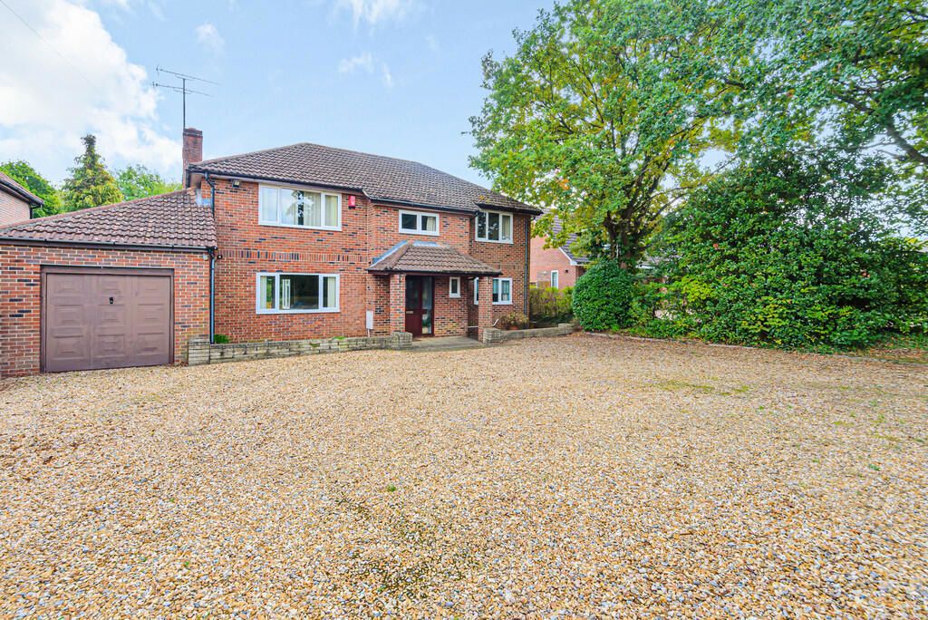 3 bed detached house for sale in Botley Road, Burridge, Southampton SO31, £710,000